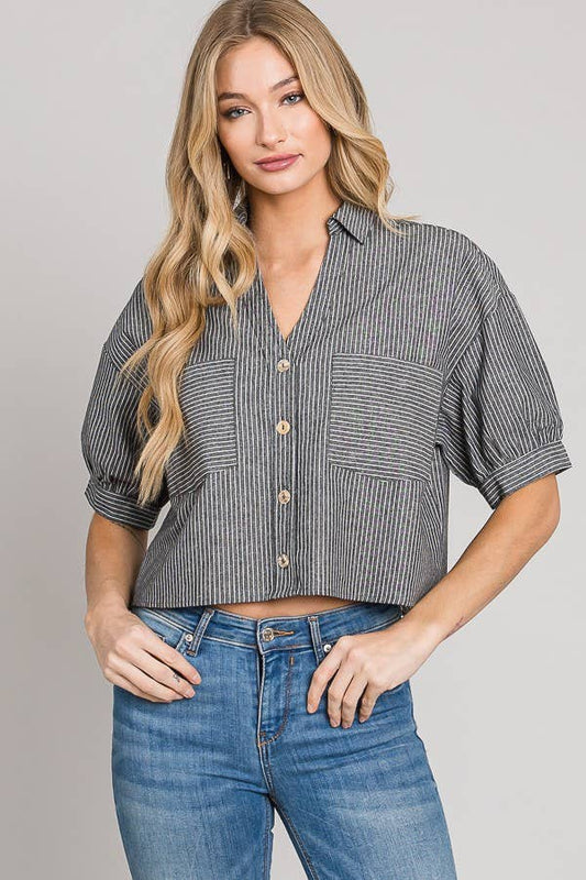 C090-T1172 - Short sleeve button down crop shirt with pockets