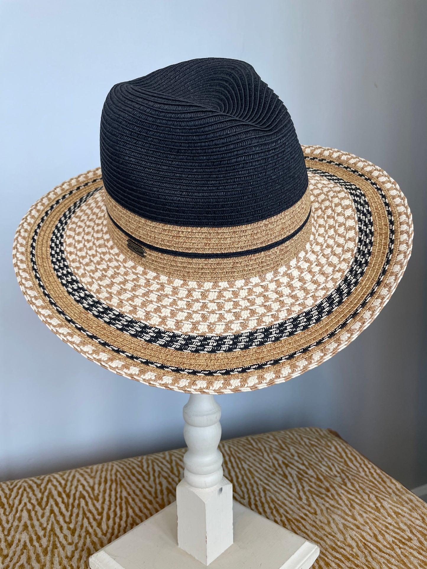A195-2664B - 3.5” Brim Safari Hat - Black