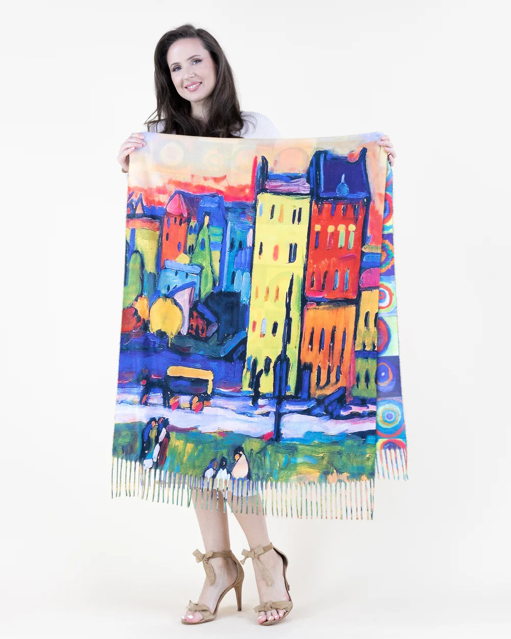 Museum Vibrant Apt / Geo Scarf