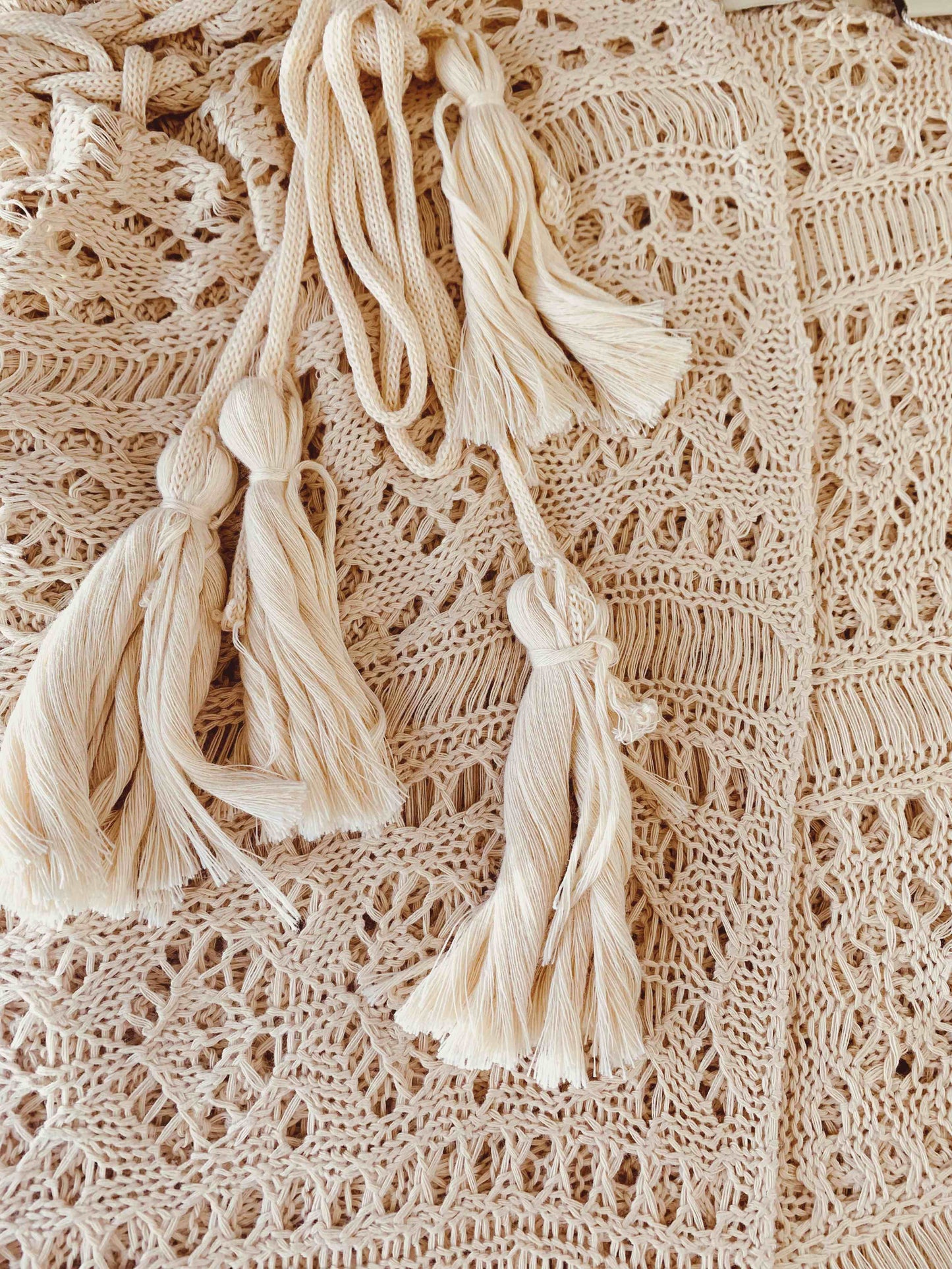 J450 - Side-Tassel Detailed Crochet Tunic