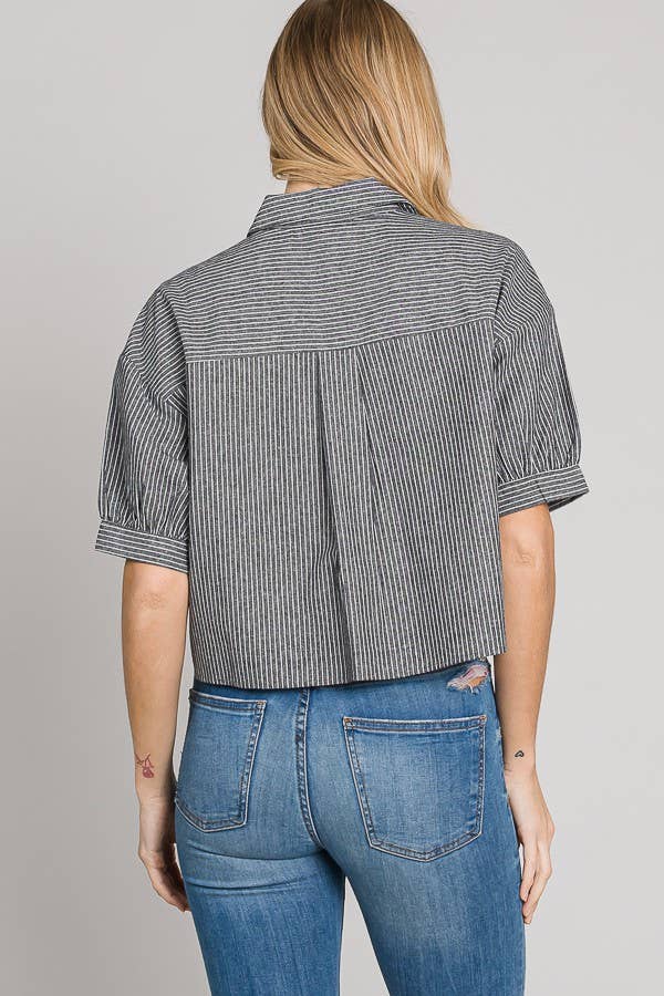 C090-T1172 - Short sleeve button down crop shirt with pockets