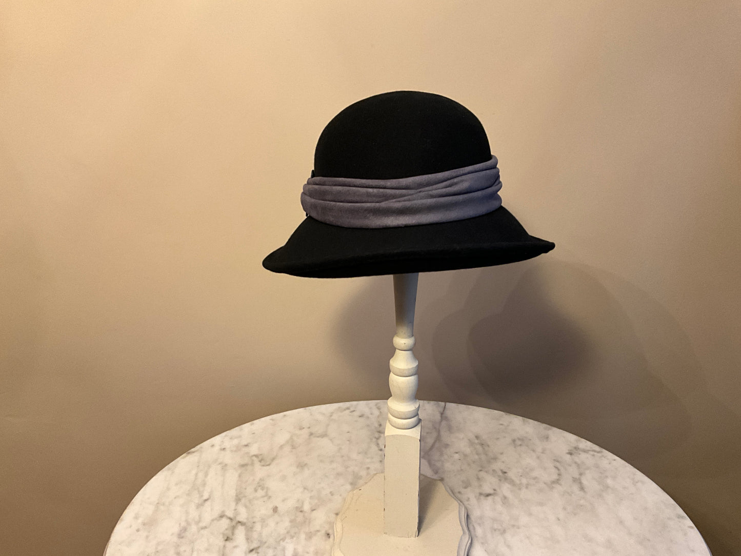 A195-AD1292A Black Cloche Hat