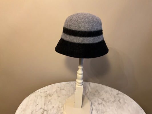 A195-AD1327A- Black & Grey w/Bow Cloche Hat