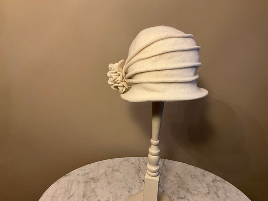 A195-AD1462B- Ivory Soft  Wool Cloche Hat